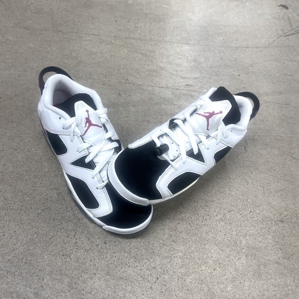 Jordan 6 low (size 7Y)